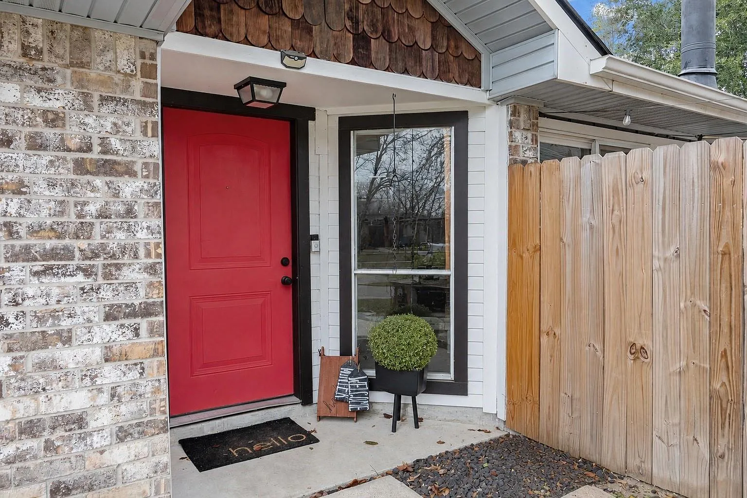 4 bed, 2.0 bath, 1335 sqft, $1,800 — Photo 3