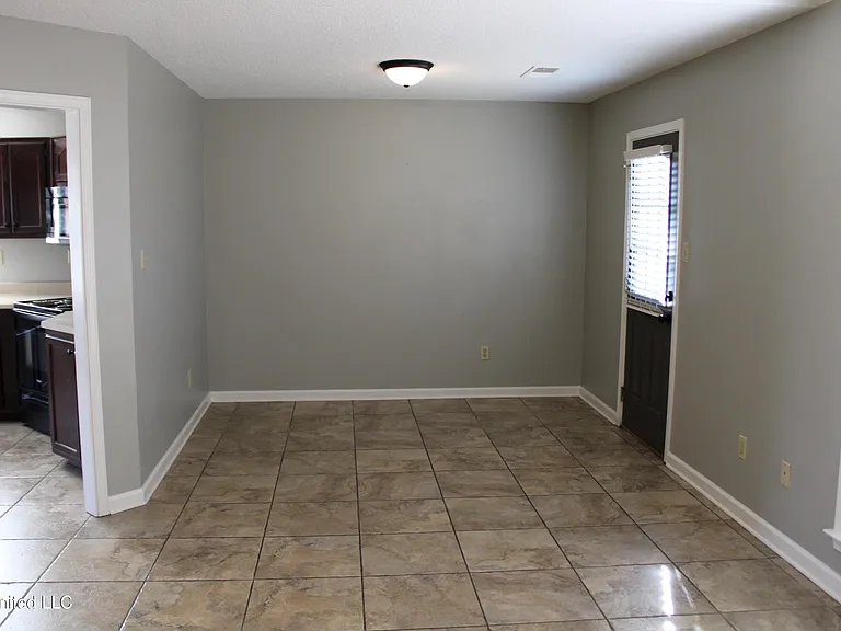 6849 Dogwood Mnr W — Photo 8