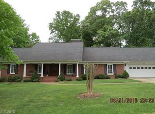 205 Fernwood Dr, Rutherfordton, NC 28139