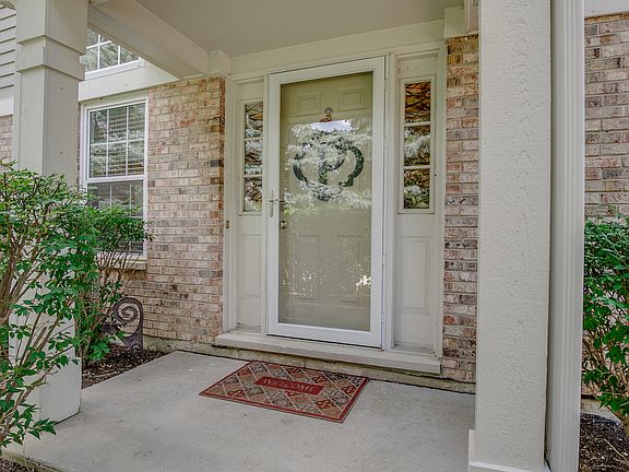 3rd image of 393 Bloomfield Ct