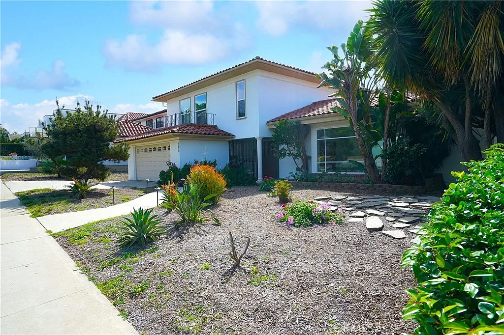 4 bed, 3153 sqft, $13,500 — Photo 3