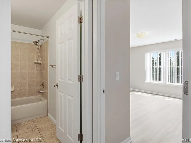 8413 Heywood Cir — Photo 19