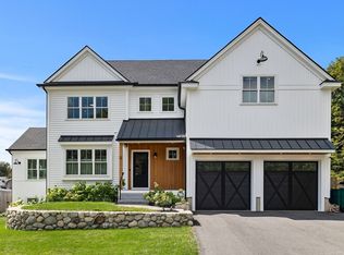 12 Surrey Rd, Woburn, MA 01801