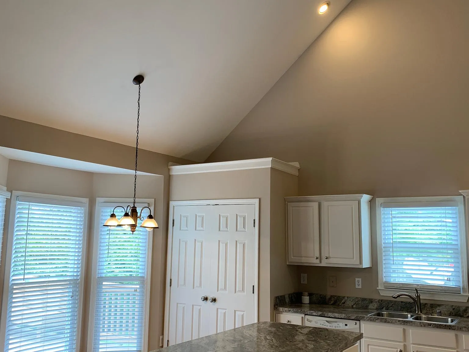 4 bed, 2.5 bath, 2485 sqft, $2,495 — Photo 4