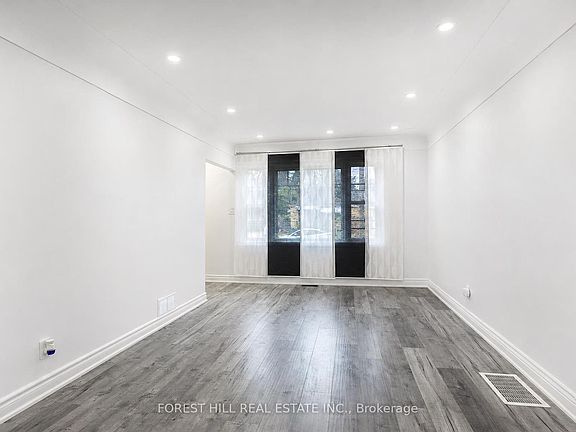 4th image of 29 Thorndale St S