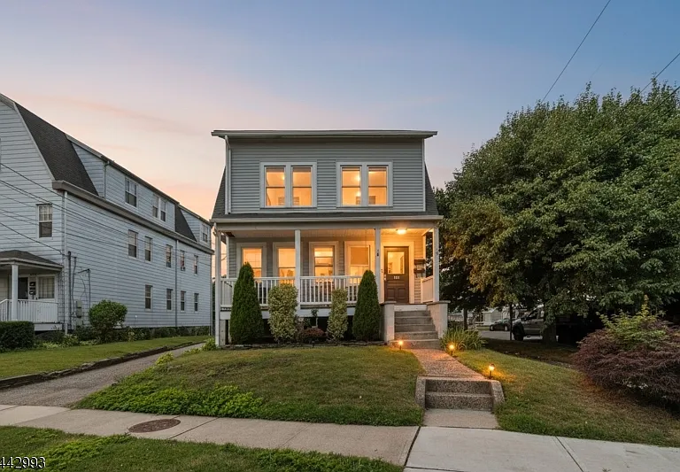 196 Broughton Ave — Photo 1