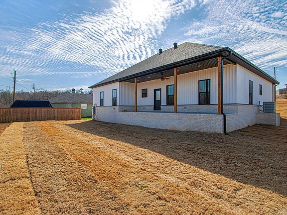 4th image of 8 Cobble Hill Rd