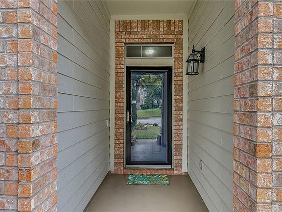 5th image of 2808 Barefoot Ln