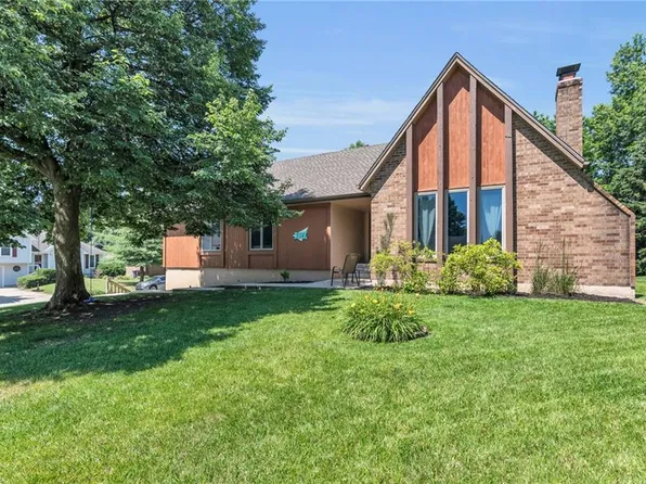 524 SE Granada St, Lees Summit, MO 64063