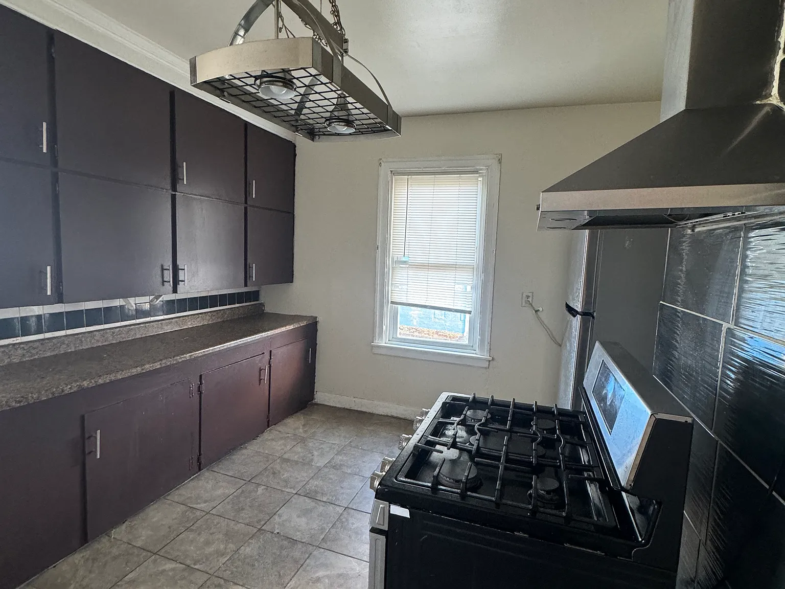2 bed, 1000 sqft, $1,600 — Photo 2