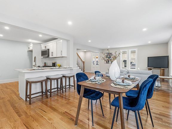 2nd image of 8 Hammatt St #8