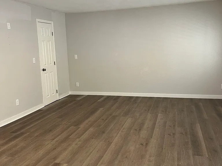 4177 Myrtle Ave — Photo 6