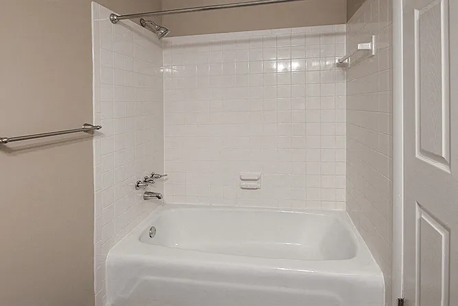 Elmwood Apartments — Photo 19