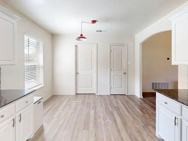 2703 Tara Dr — Photo 33