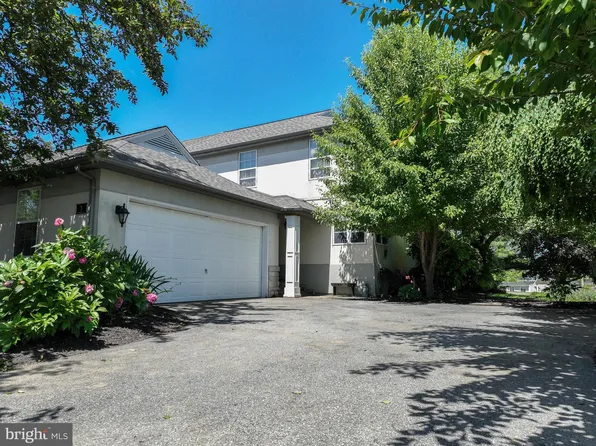 3 Laurelgate Pl, Millersville, PA 17551