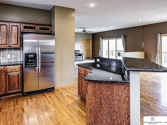 5th image of 4607 Bernadette Ave