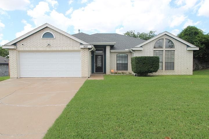 1st image of 907 Ballard Dr