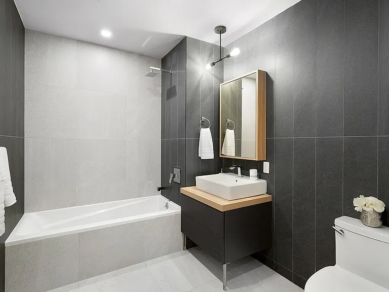 3707 Blackstone Ave #400 — Photo 15