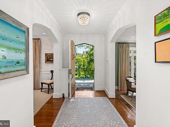 5th image of 3201 N Wakefield St