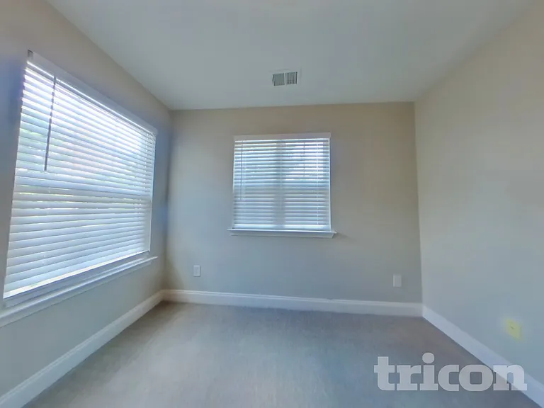 204 Cole Ct — Photo 12