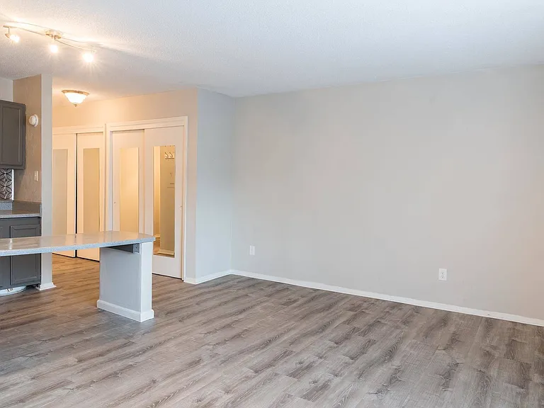 Twin Oaks Apartments — Photo 41