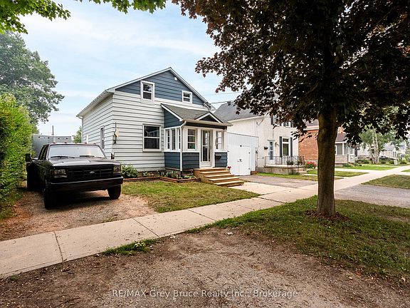 3rd image of 1693 8th Ave E