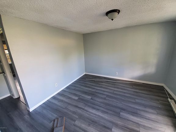 3rd image of 1820 W 45th St