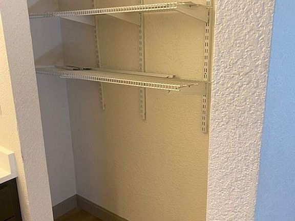 3rd image of 1520 Siskiyou Blvd #202