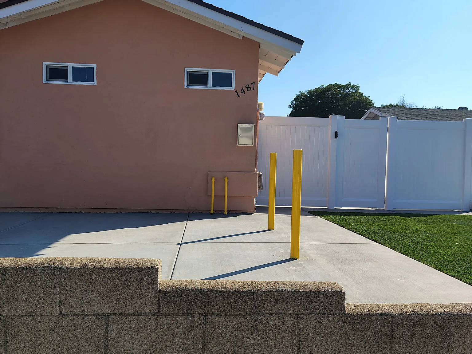1485 Hilltop Dr - 1487 — Photo 2