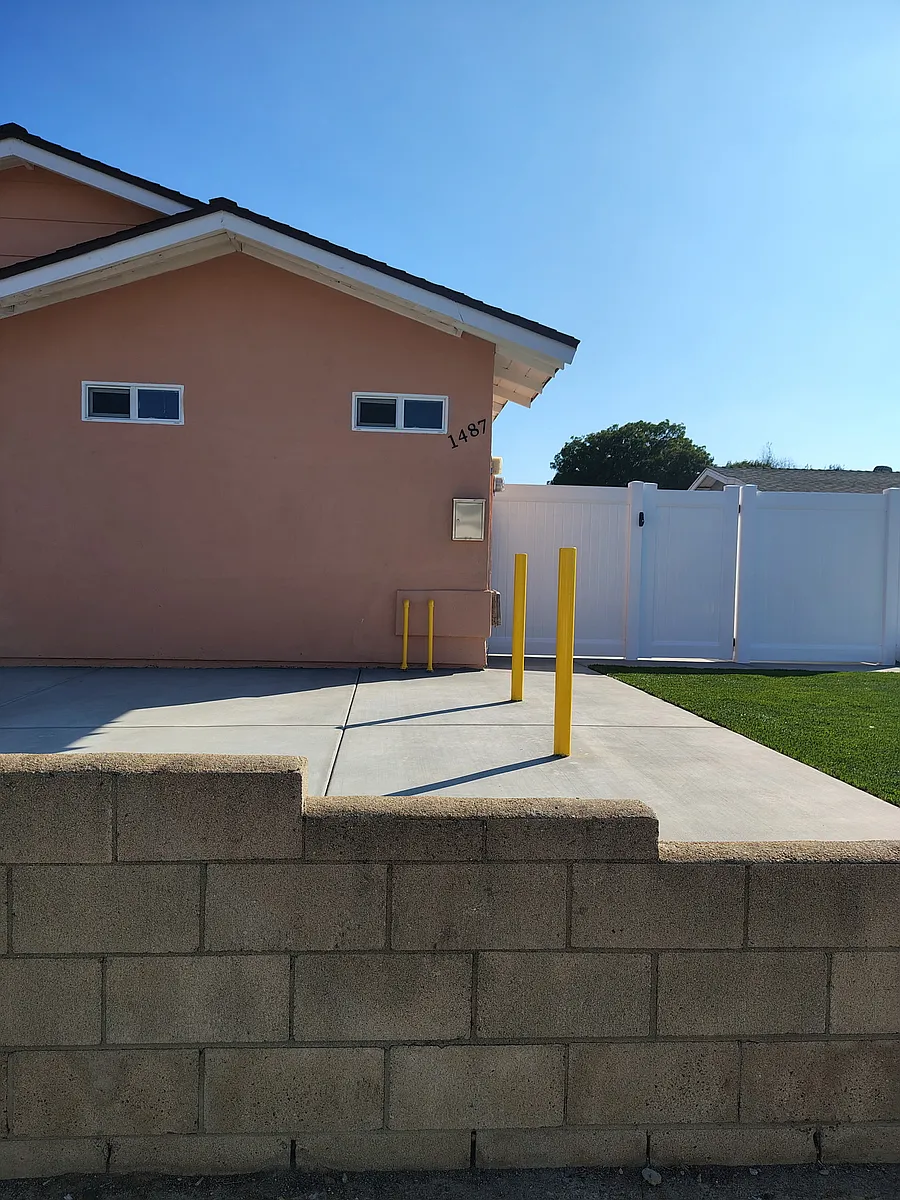 Front - 1487 Hilltop Dr