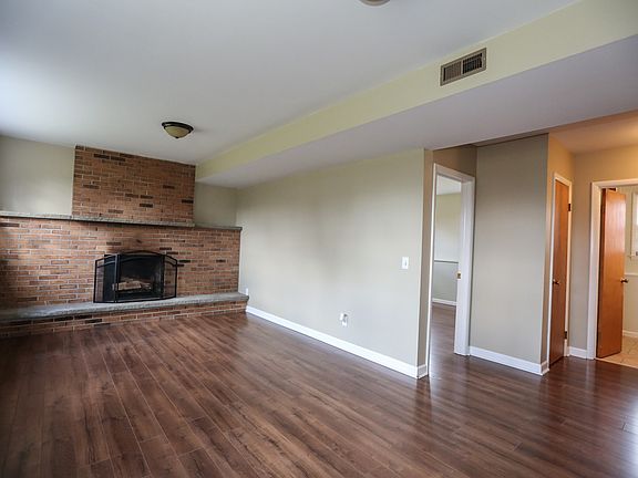 5th image of 15 Fairview Dr
