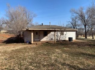 401 S 8th St, Arapaho, OK 73620