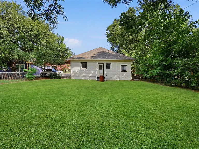 411 Poindexter Ave — Photo 24