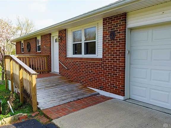 3rd image of 3674 Roselawn Dr