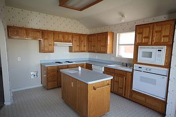 4th image of 2415 Rebecca Dr