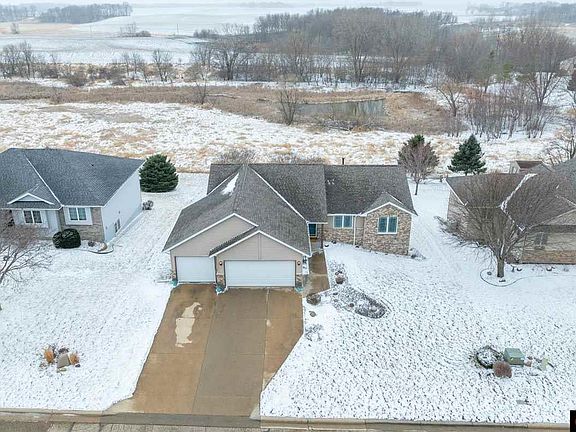 4th image of 420 Thomas Dr