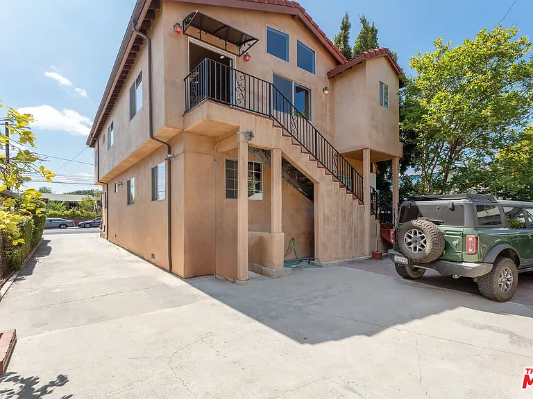 1652 Talmadge St — Photo 22