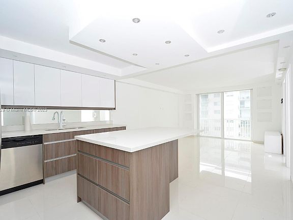 3rd image of 401 Ocean Dr APT 608