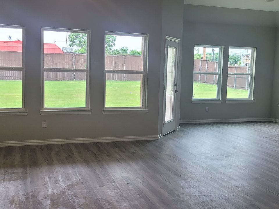 2nd image of 5403 Montrose Dr