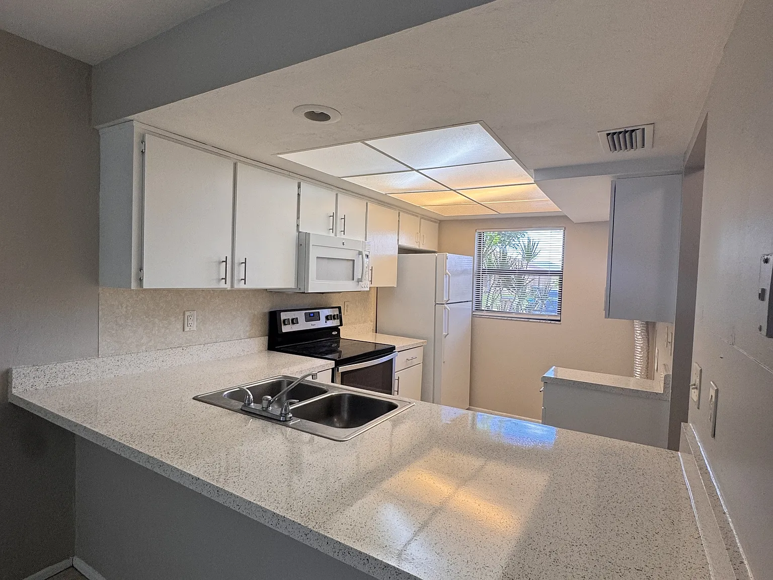 4109-4111 SW 7th Pl (Rob) - 4111 — Photo 2