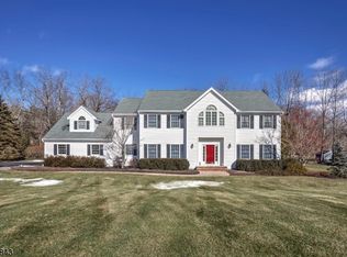 4 Cobblestone Ln, Long Valley, NJ 07853