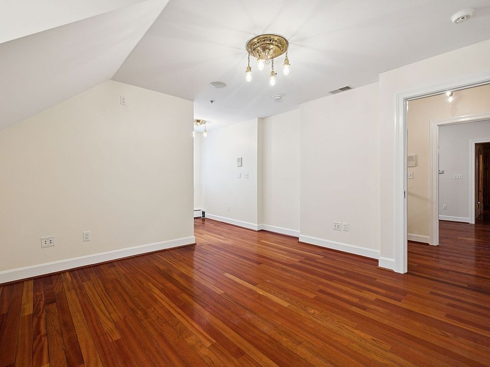 31st image of 1374 Peter Pond Rd