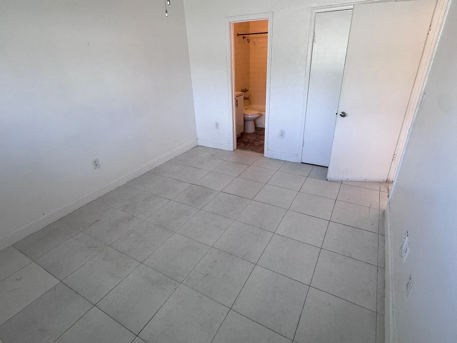 1 bed, 640 sqft, $1,550 — Photo 2