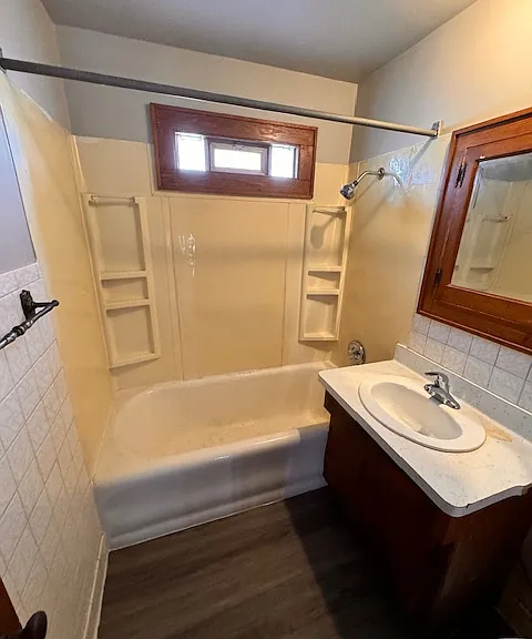 2229 1/2 Blake Ave #2 — Photo 7