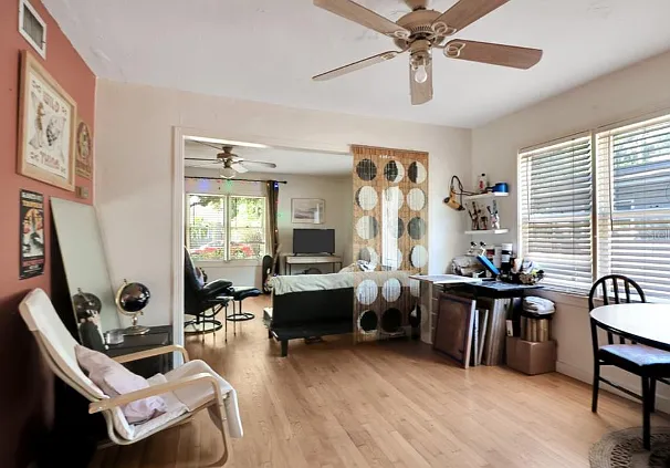 5 bed, 1200 sqft, $2,900 — Photo 1