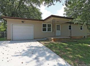 1203 Center Dr, Farmington, MO 63640