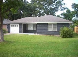 2000 Owens Ave, Groves, TX 77619