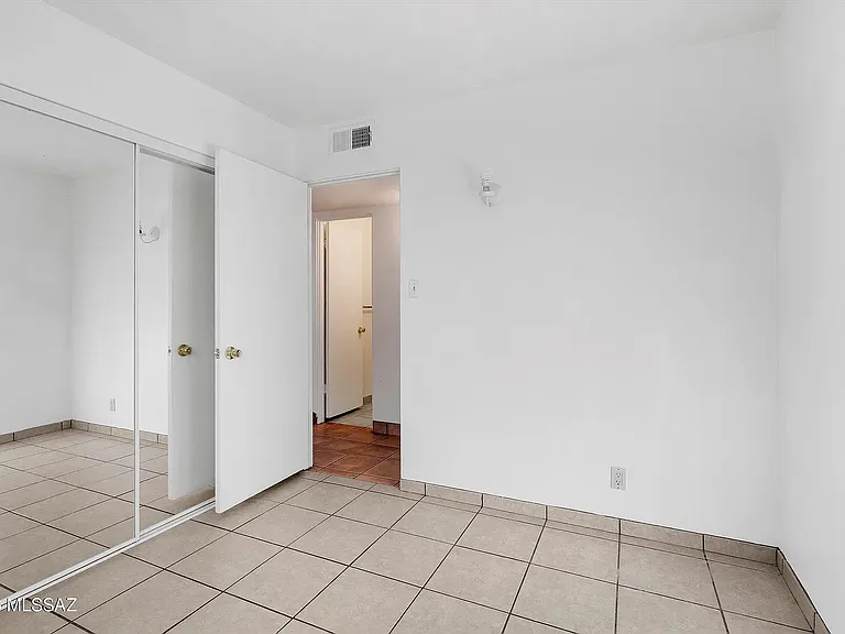 7931 E Malvern Pl — Photo 14