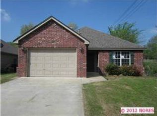 822 N 10th St, Collinsville, OK 74021