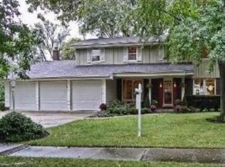 3305 Robincrest Dr, Northbrook, IL